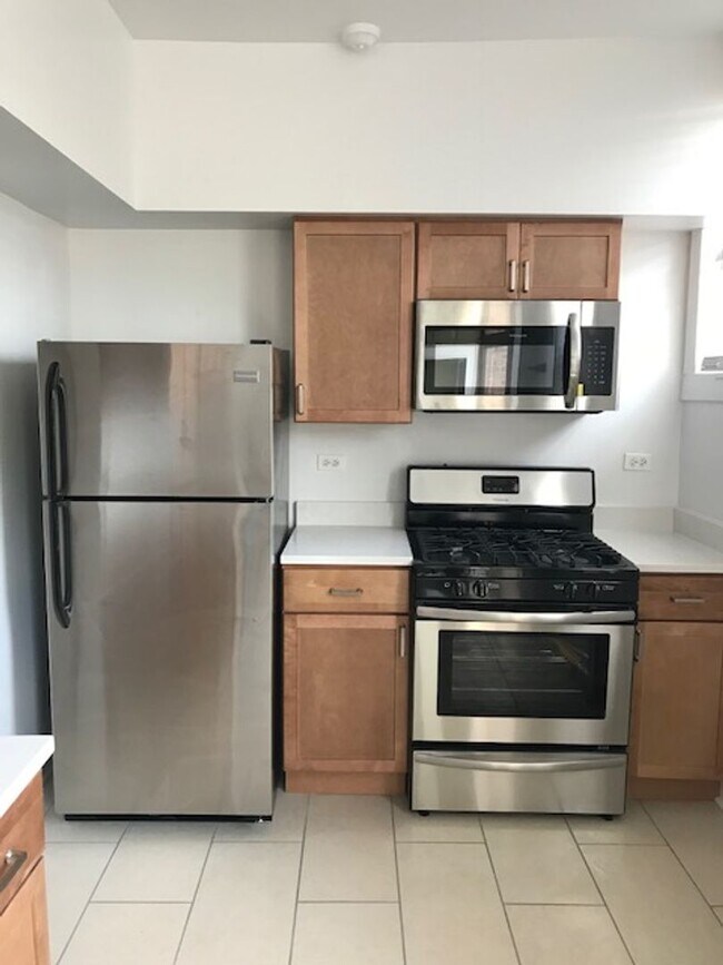 5646 N Ridge Ave in Chicago, IL - Building Photo - Building Photo