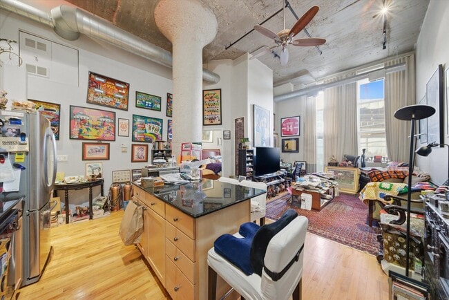 758 N Larrabee St in Chicago, IL - Foto de edificio - Building Photo