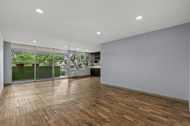 1200 N Flores St, Unit 202 in West Hollywood, CA - Building Photo - Building Photo