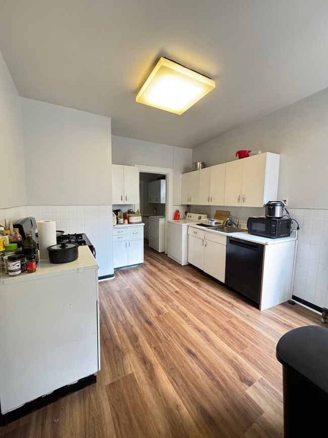 104 Strathmore Rd, Unit #2