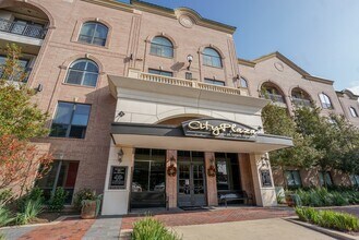 2299 Lone Star Dr in Sugar Land, TX - Foto de edificio - Building Photo