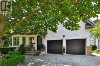 14 Holyrood Ave in Oakville, ON - Building Photo - Building Photo