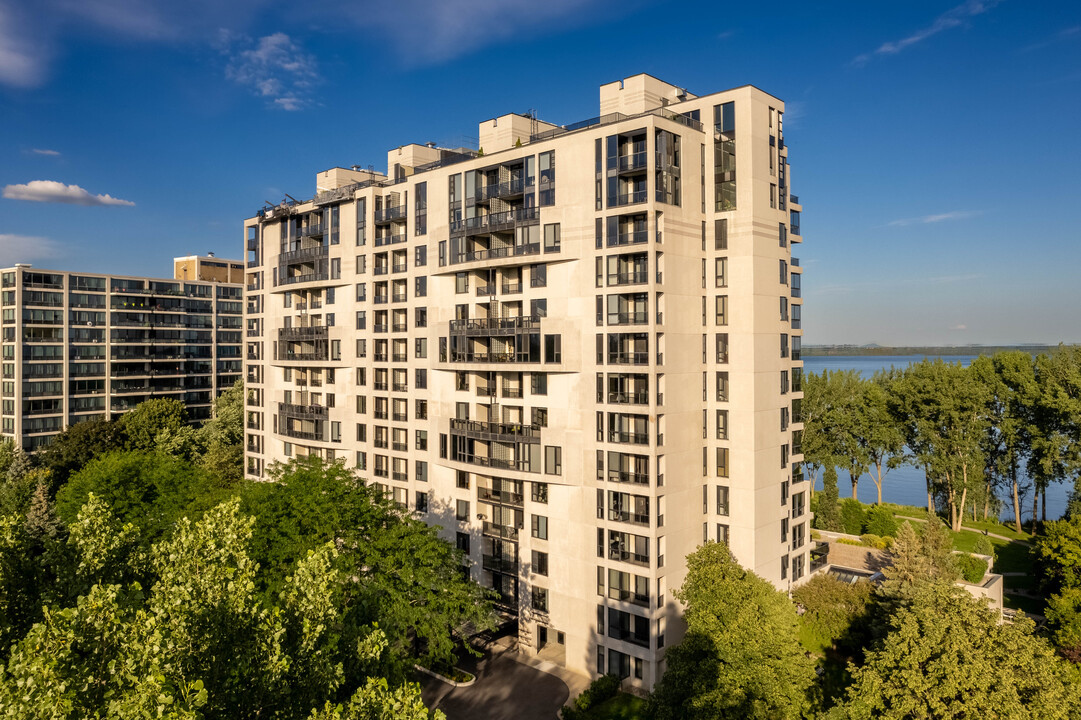 200 Hall Rue in Montréal, QC - Building Photo