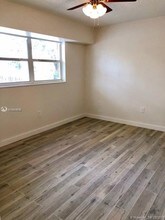 7820 NE Bayshore Ct in Miami, FL - Foto de edificio - Building Photo