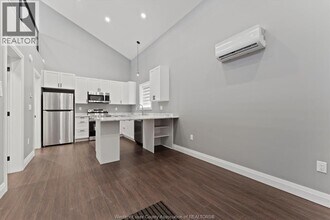 1147 Hickory Rd in Windsor, ON - Building Photo - Building Photo