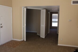 16111 Aspenglenn Dr, Unit 1001 in Houston, TX - Building Photo - Building Photo