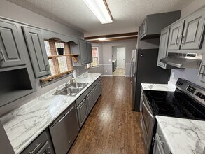 3333 Tanner Rd in Hodgenville, KY - Building Photo - Building Photo