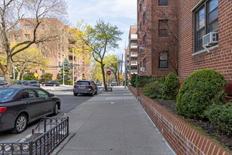 Valentine Gardens Cooperative in Yonkers, NY - Building Photo - Building Photo