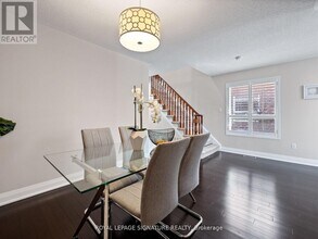 5015 Dubonet Dr in Mississauga, ON - Building Photo - Building Photo