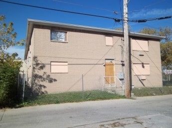 3417 W Hampton Ave in Milwaukee, WI - Foto de edificio - Building Photo