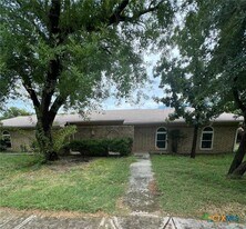 1600 Halbert St, Unit 4 in Killeen, TX - Building Photo