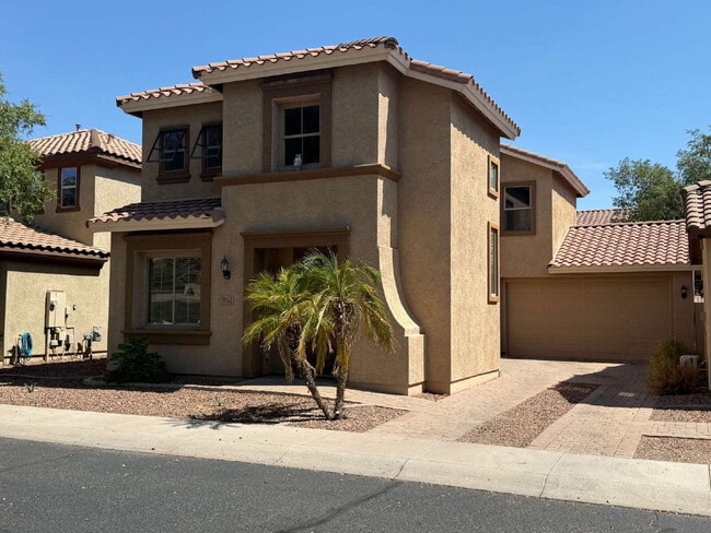 property at 5621 E Adrian Ave