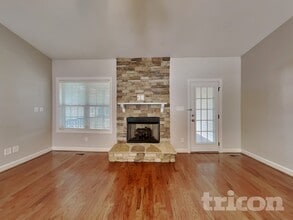 102 Pinewinds Ct in Clayton, NC - Foto de edificio - Building Photo