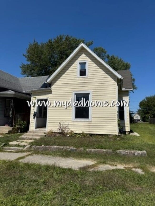 property at 427 E Taber St