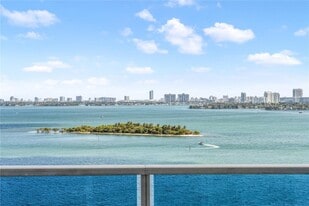 725 NE 22nd St in Miami, FL - Building Photo