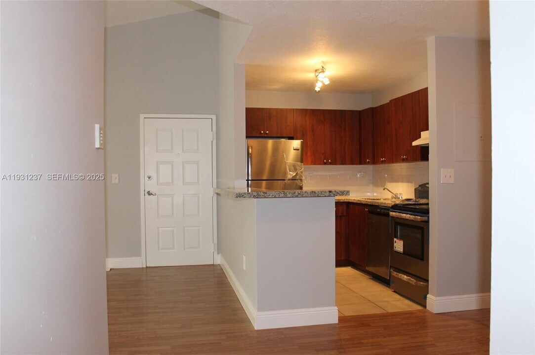 7135 NW 179th St in Miami Gardens, FL - Building Photo