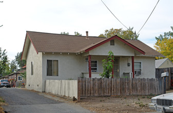 1032 Alamos Ave in Sacramento, CA - Building Photo - Building Photo