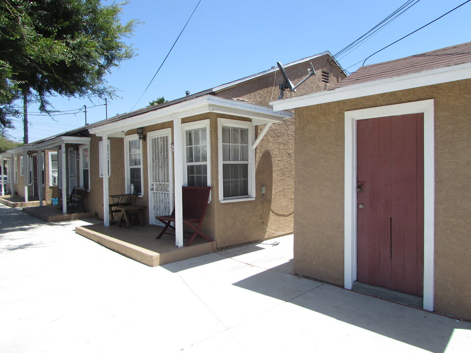 5204 Everett Ave in Maywood, CA - Building Photo