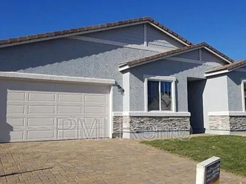 8402 Simsbury Dr in Verdi, NV - Foto de edificio