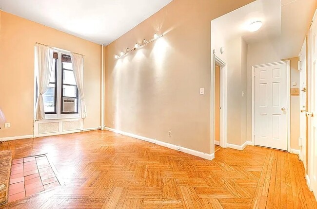 106 E 30th St in New York, NY - Building Photo - Building Photo