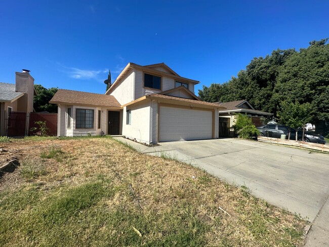 560 Clover Dr in Turlock, CA - Building Photo - Building Photo