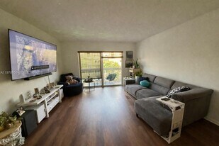 7730 Camino Real in Miami, FL - Building Photo