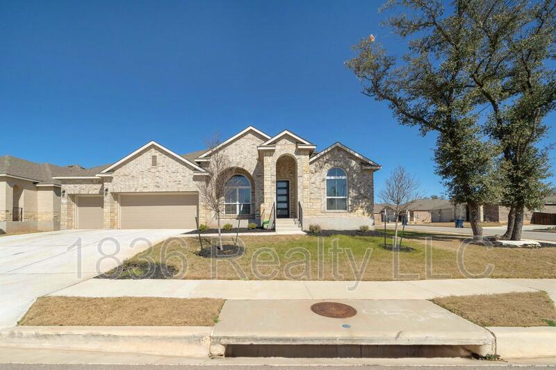 4313 Deer Lake Ln in Andice, TX - Foto de edificio