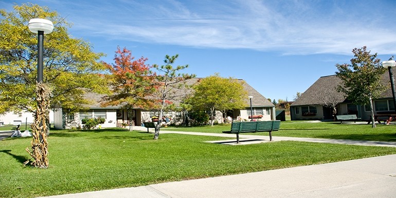 Lord Howe Estates in Ticonderoga, NY - Foto de edificio