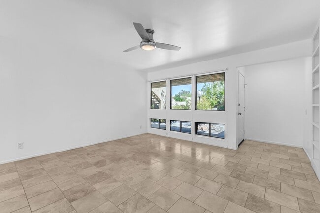 property at 432 W Bradshaw Ln