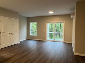 217 Rockingham Rd in Londonderry, NH - Building Photo - Building Photo