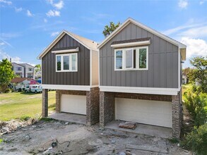 1504 Hussion St in Houston, TX - Foto de edificio - Building Photo