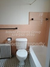 2445 W Bancroft St in Toledo, OH - Building Photo - Building Photo