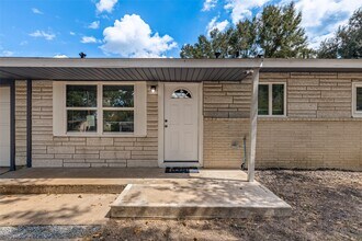 200 Pine St in Prairie View, TX - Building Photo - Building Photo