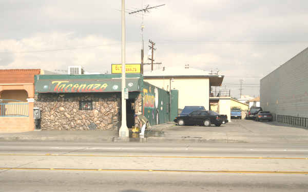 2751 Firestone Blvd in South Gate, CA - Building Photo