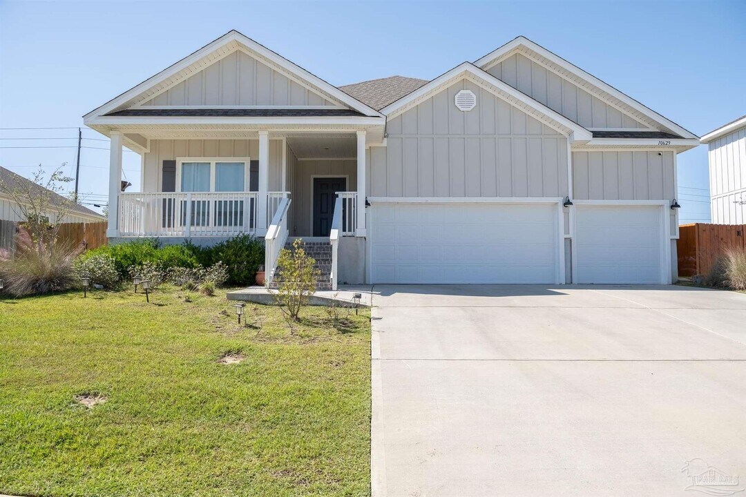 10629 Davenport Lp in Bellview, FL - Building Photo
