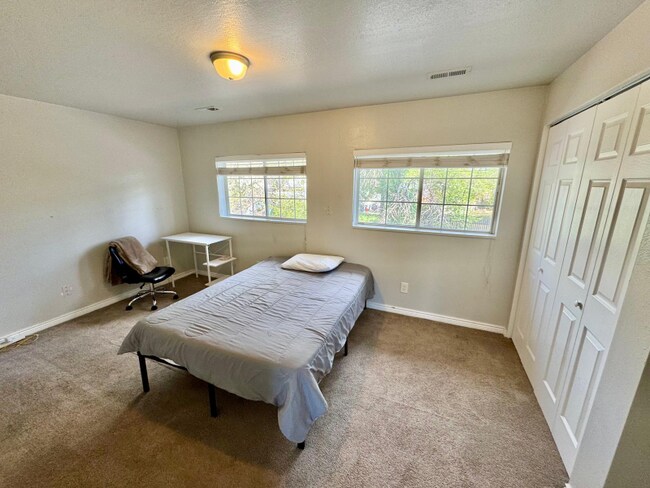 546 E Delno Dr in Millcreek, UT - Foto de edificio - Building Photo