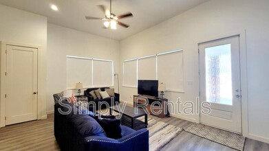 1709 Sycamore St in Commerce, TX - Building Photo - Building Photo