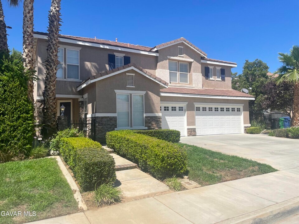 3431 Fairgreen Ln in Palmdale, CA - Building Photo