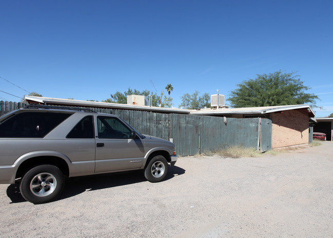 3219-3221 E Monte Vista Dr in Tucson, AZ - Building Photo - Building Photo