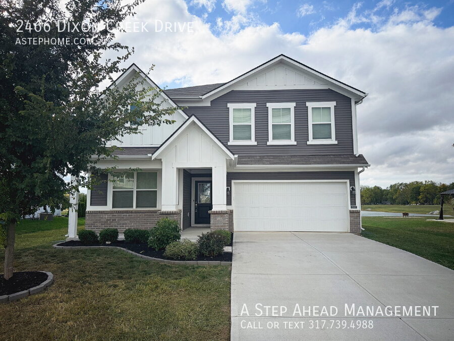 2466 Dixon Crk Dr in Whitestown, IN - Building Photo