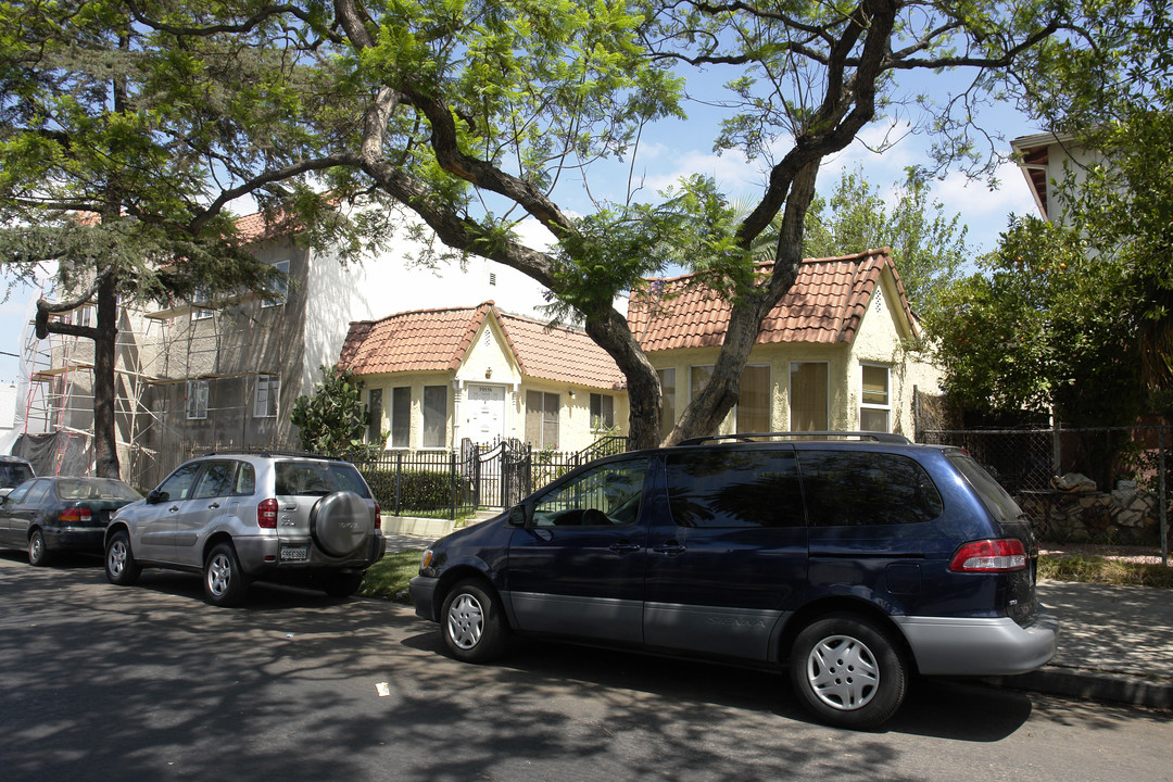 5955 Barton Ave in Los Angeles, CA - Building Photo