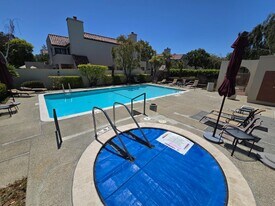 2261 Armada Way in San Mateo, CA - Building Photo