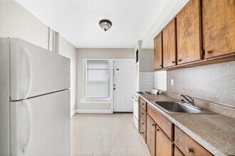 826 3rd St N-Unit -36 in Texas City, TX - Building Photo - Building Photo