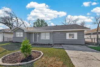 3102 Hays St in Pasadena, TX - Building Photo - Building Photo