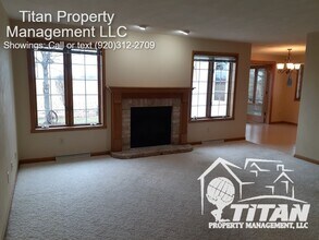 1701 E Wyndmere Dr in Appleton, WI - Building Photo - Building Photo