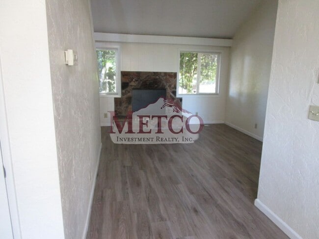 220-222 S 68th Pl in Springfield, OR - Building Photo - Building Photo