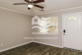 1136 Charlotte St in Cayce, SC - Foto de edificio - Building Photo