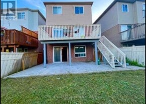 1585 Avonmore Square in Pickering, ON - Building Photo