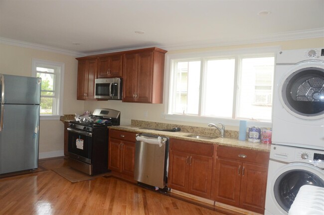 37 Edgar Ave, Unit #2 in Somerville, MA - Building Photo - Building Photo
