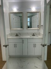 3229 W 73rd St in Los Angeles, CA - Foto de edificio - Building Photo